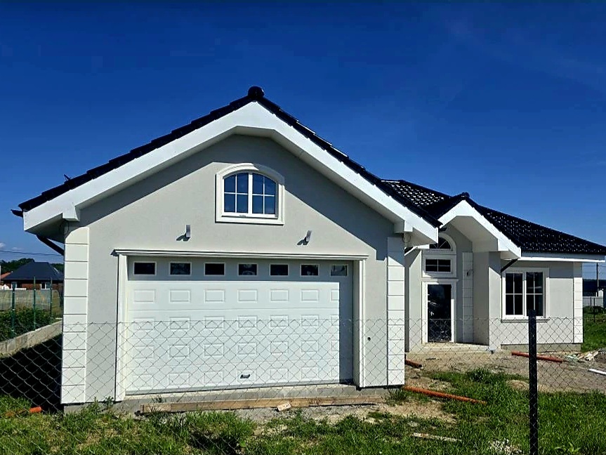 Секционные ворота DoorHan в Обиниске с установкой