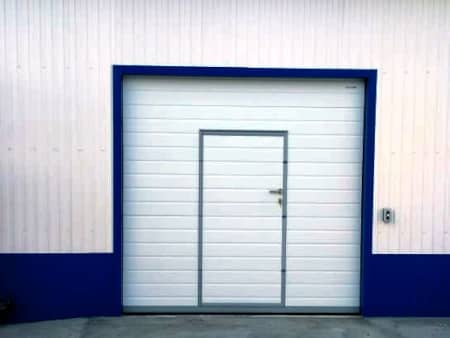 Секционные ворота с калиткой Doorhan RSD02 2500х2200